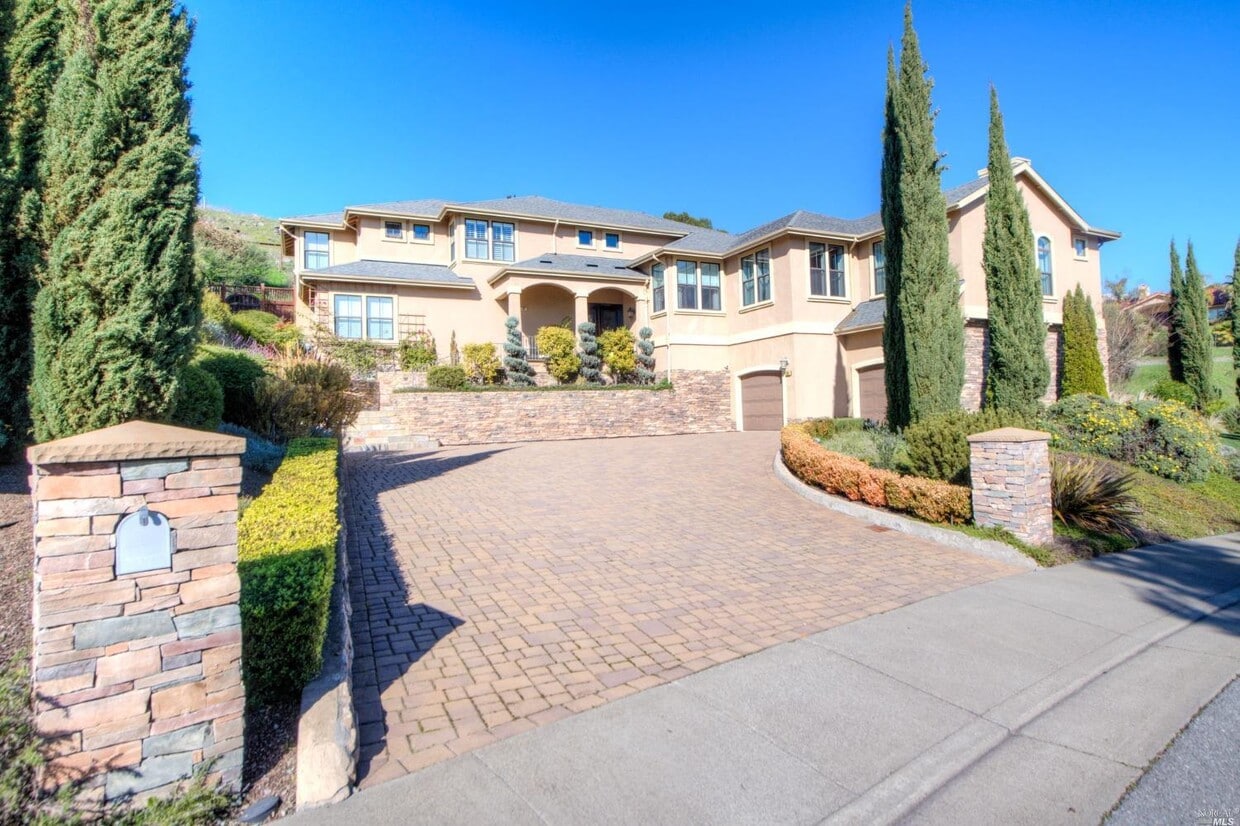 32 Nunes Dr, Novato, CA 94945 House Rental in Novato, CA