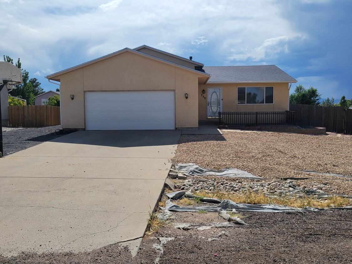 Primary Photo - ALL PROSPECTIVE TENANTS MUST SUBMIT A $58 ...