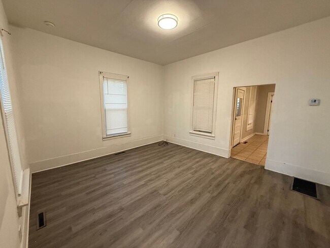 Foto del edificio - Adorable 2 bedroom/1 bathroom home move in ready!