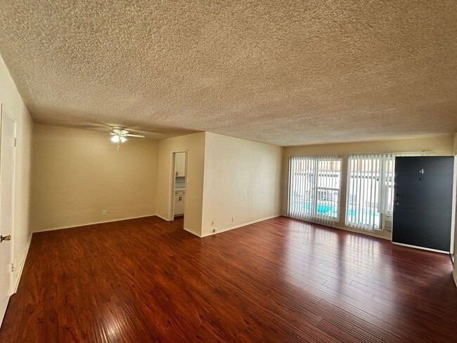 Building Photo - 1540 Laurel Ave