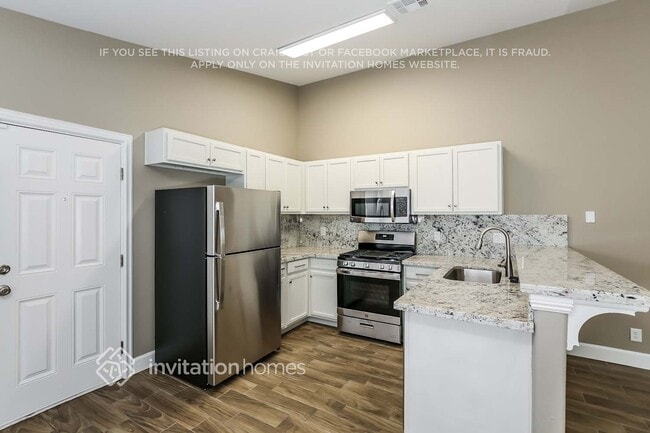 Building Photo - 490 Chelsea Dr