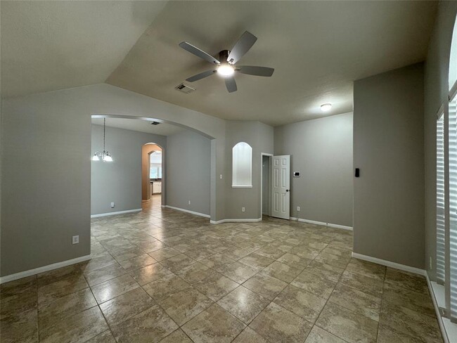 Building Photo - 25207 Bluma Ranch Dr