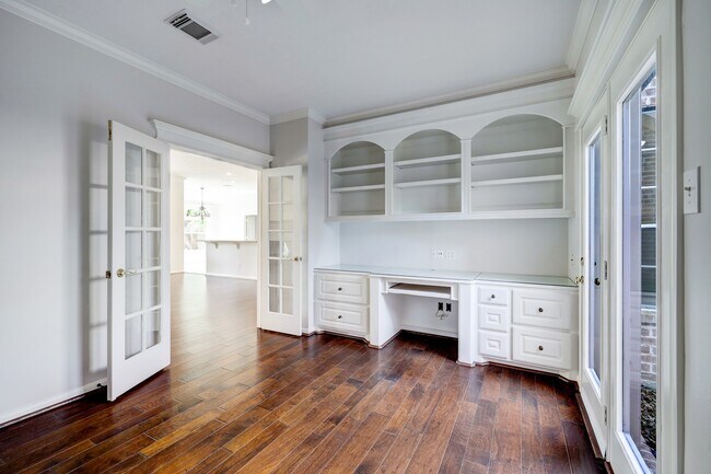 Building Photo - 14 Greenside Pl