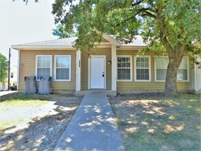 Building Photo - 5992 Robinwood Ln