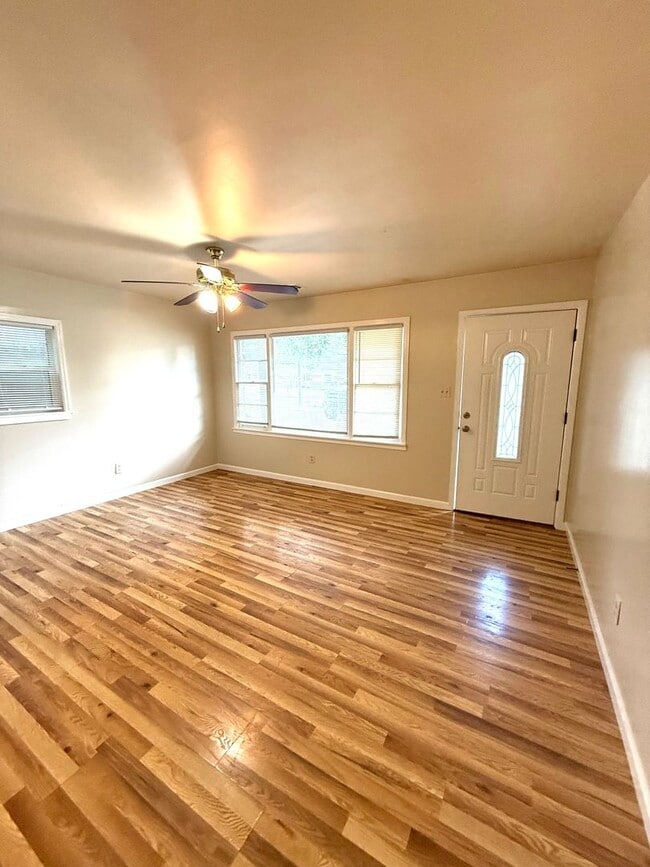 Foto del edificio - ** 3 Bed 1 Bath located in Chisholm ** Cal...