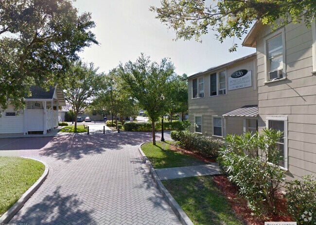 Building Photo - 326 W Honey St