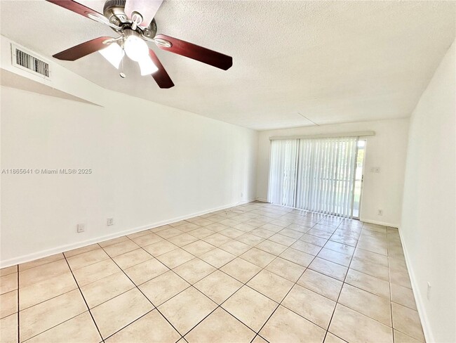 Building Photo - 7831 Colony Cir N