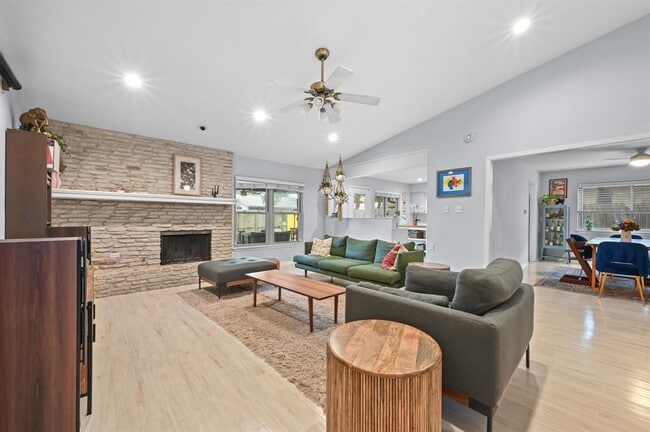 Foto del edificio - 2509 Redleaf Ln