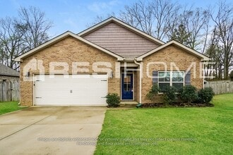 Building Photo - 102 Oak Terrace Ln