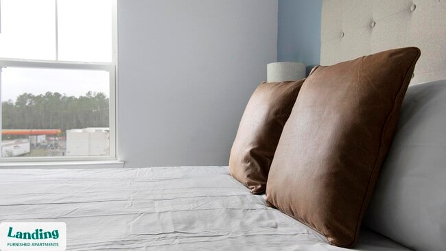 Building Photo - 12525 Tibbets Ln