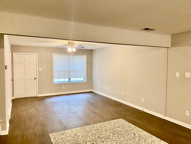 Building Photo - 6356 Mullins Station Cove