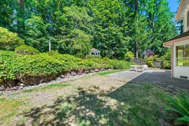Building Photo - 4 bedroom in Bellevue WA 98008