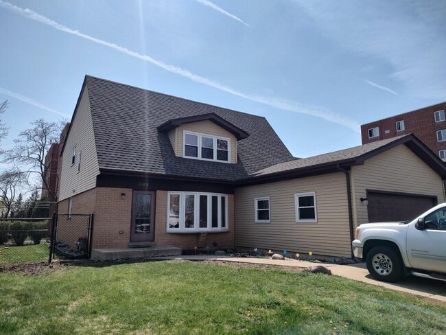 Foto del edificio - 903 E Ardyce Ln