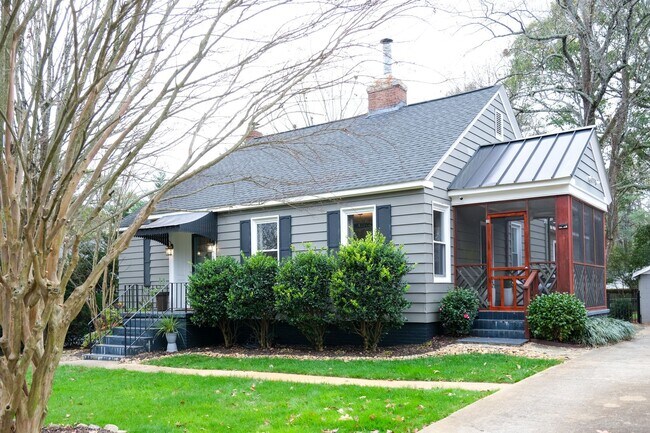 Foto del edificio - Charming 3 Bedroom, 2 Bath Home in Prime Greenville Location!