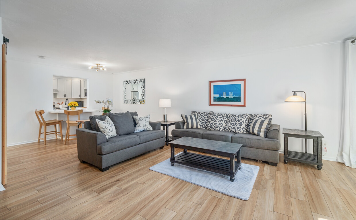 Living Room / Dining Area - 1714 Federal Ave