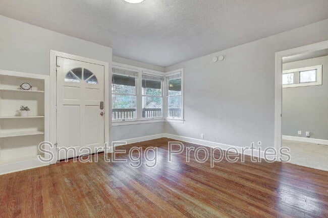Building Photo - 1309 E 13th St