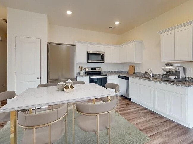 Building Photo - 203 Fenchurch Wy