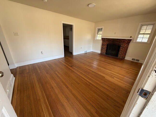 Building Photo - 20 Rutherford Ln