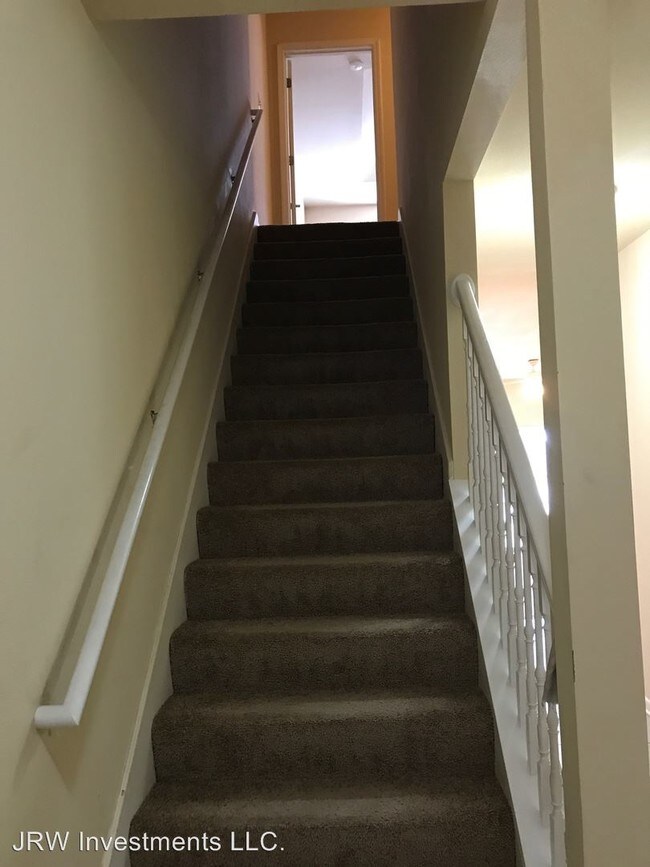 Building Photo - 170 Iron Horse Dr E