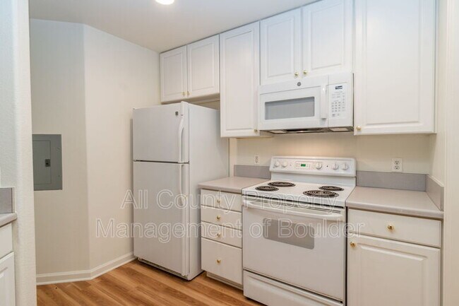 Building Photo - 530 Mohawk Dr