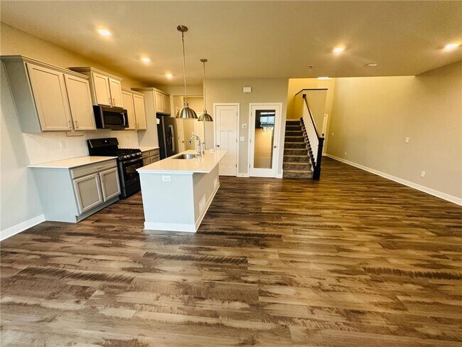 Building Photo - 7258 Yellowstone Ct N