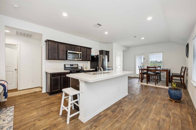 Foto del edificio - 16684 Lonely Pines Dr