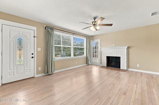 Building Photo - 1680 Pershing Rd