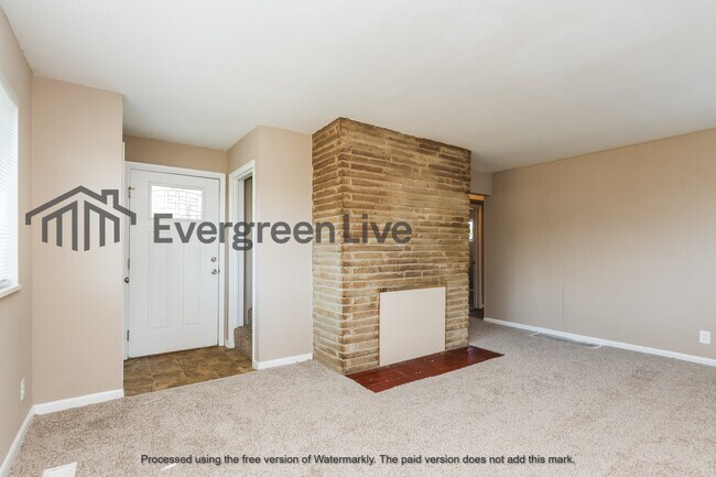 Building Photo - 125 Swallow Dr