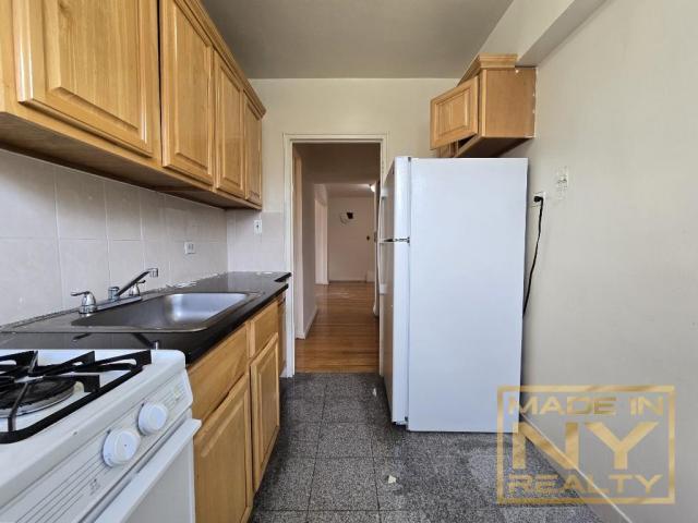 Foto del edificio - 1 bedroom in OAKLAND GARDENS NY 11364