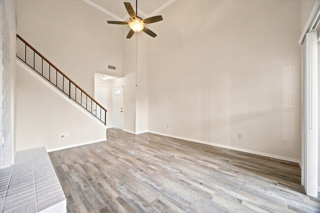 Building Photo - 4913 Burlingame Dr