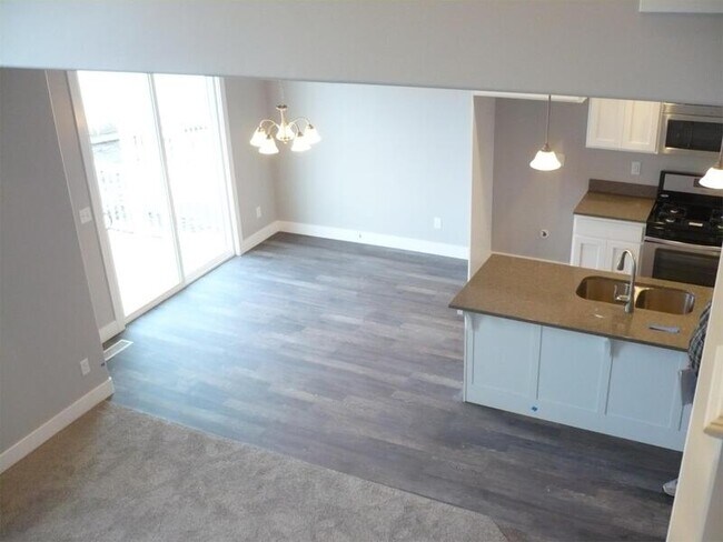 Building Photo - 2039 W Fairway Ln