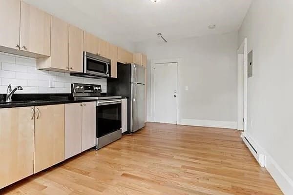 Building Photo - 14 Lyndhurst St