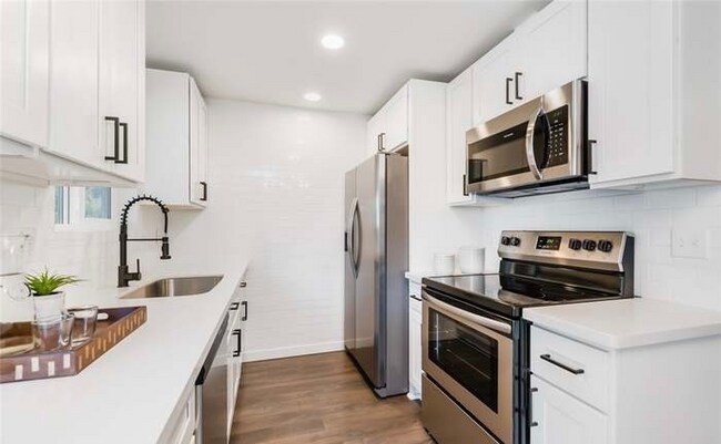 Foto del edificio - 2323 Oak Dr
