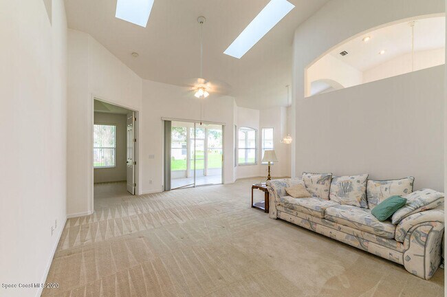 Building Photo - 531 Shell Cove Dr