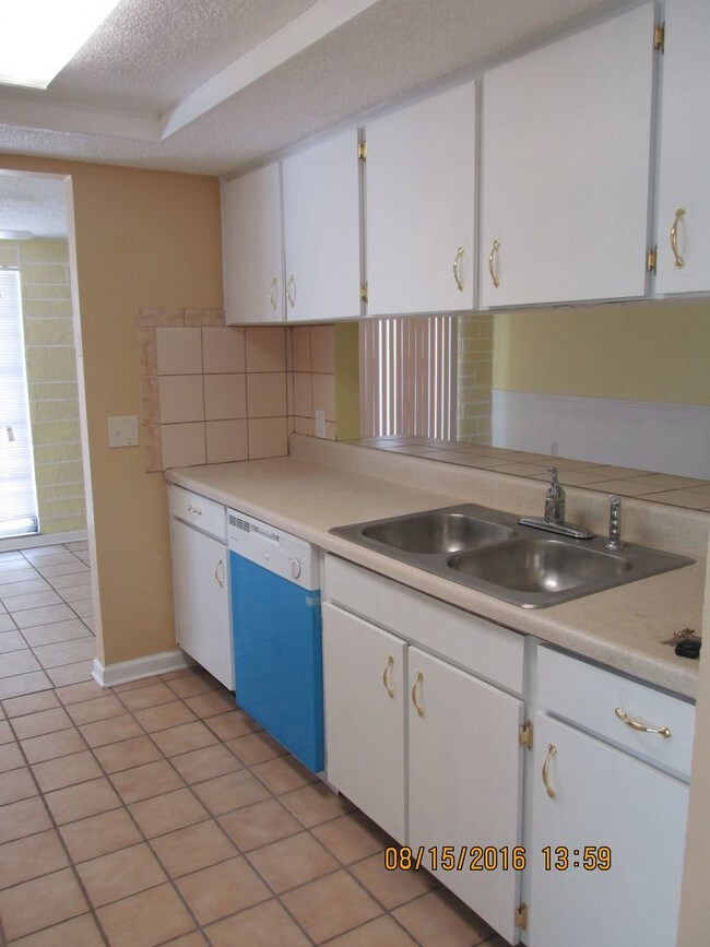 Building Photo - Pool home in Port Richey for rent