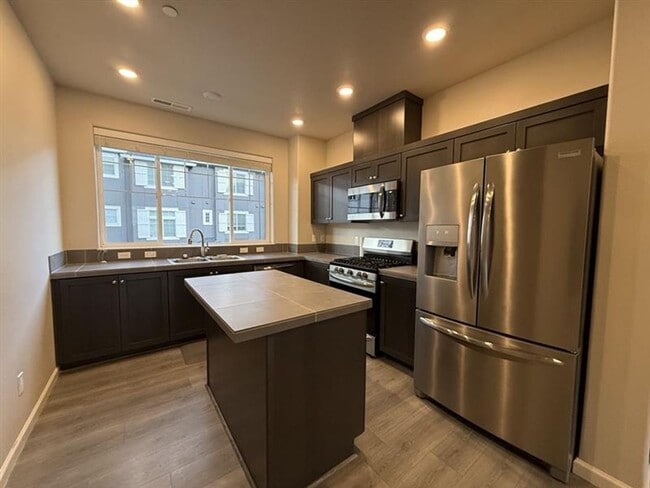 Building Photo - 14233 SW 169th Ave