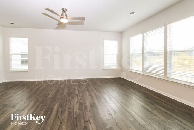 Foto del edificio - 618 Goldburn Wy