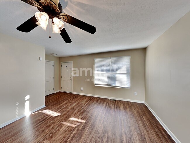 Building Photo - 5556 Lanterns Way Unit 551