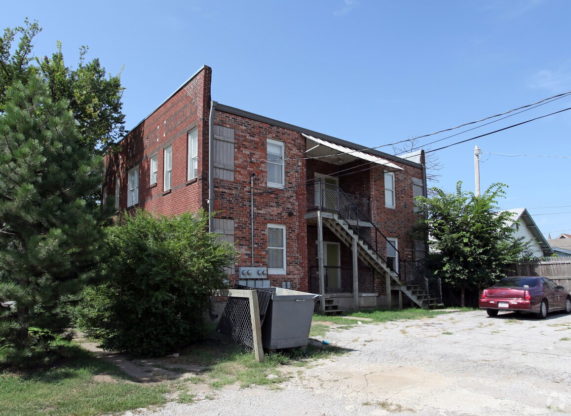 Building Photo - 2027 E 2nd St