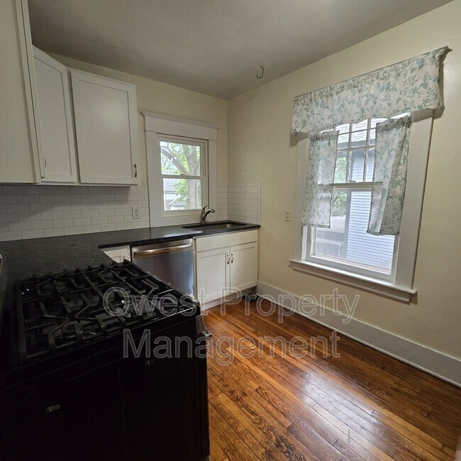 Foto del edificio - 1337 Logan St SE