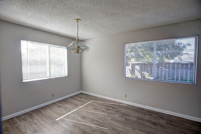 Building Photo - Ardenwood addentace area. Updated single family homes