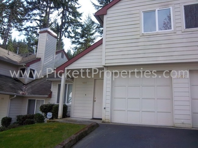 Building Photo - 3 Bedroom Townhouse in Great Location
