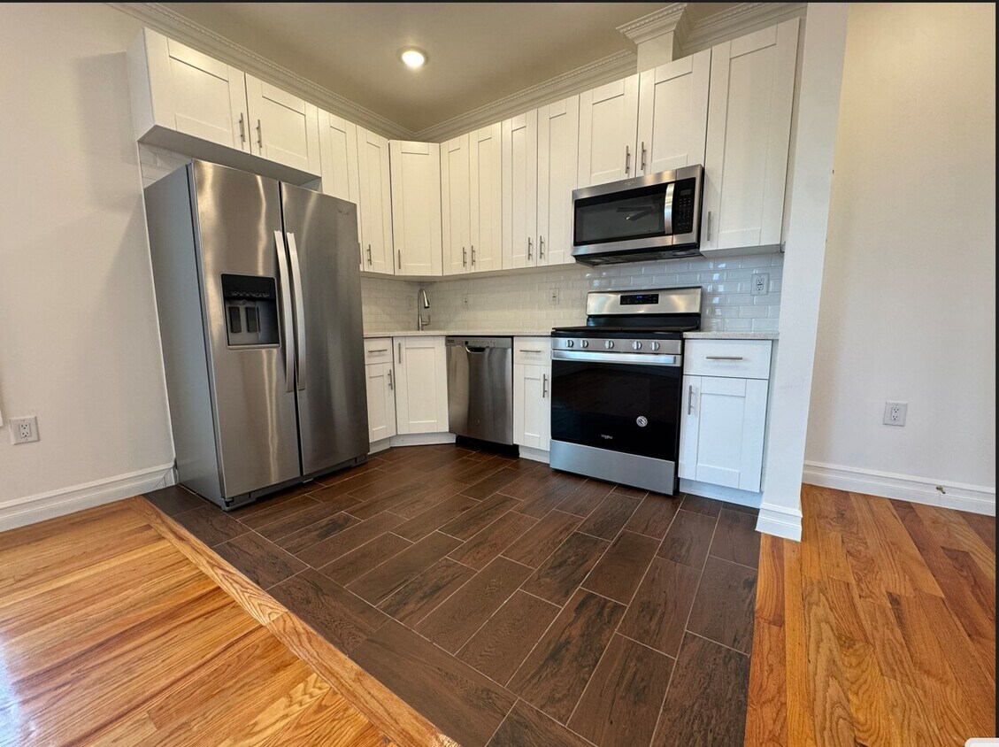 373 Danforth Ave 305 - 369 Danforth Ave