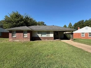 Building Photo - 4644 S Renshaw Dr