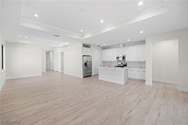 Building Photo - 3012 Pine Tree Dr