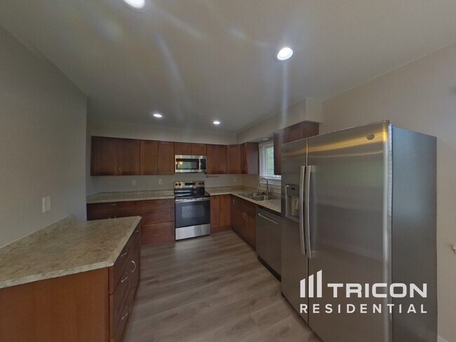 Building Photo - 1515 Saratoga Dr