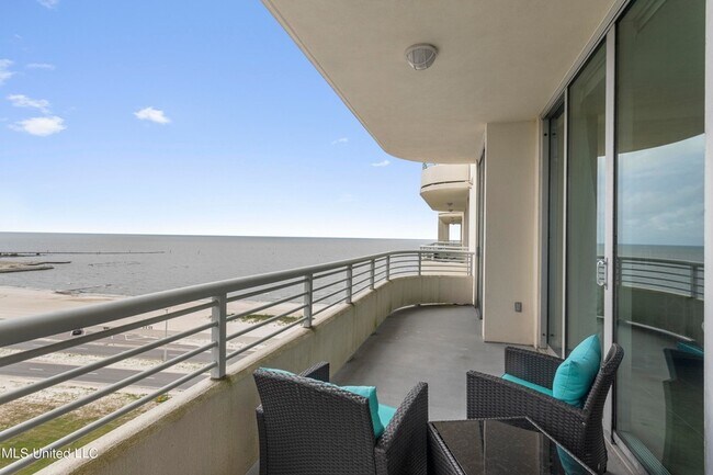 Building Photo - 2060 Beach Blvd