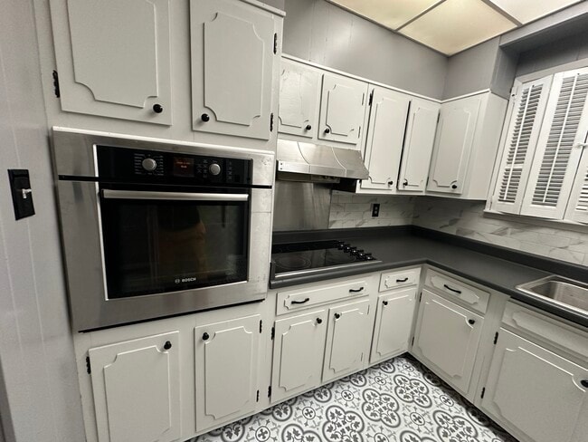 Building Photo - 688 Tate Ave