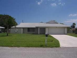 Building Photo - 2163 SE Shelter Dr