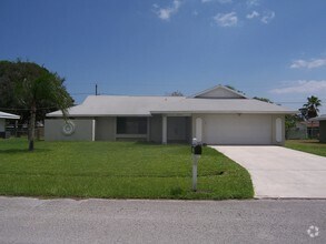 Building Photo - 2163 SE Shelter Dr